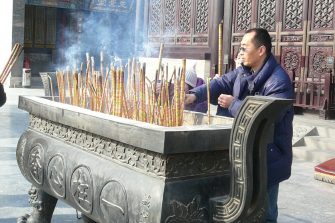 Chinese worshipper