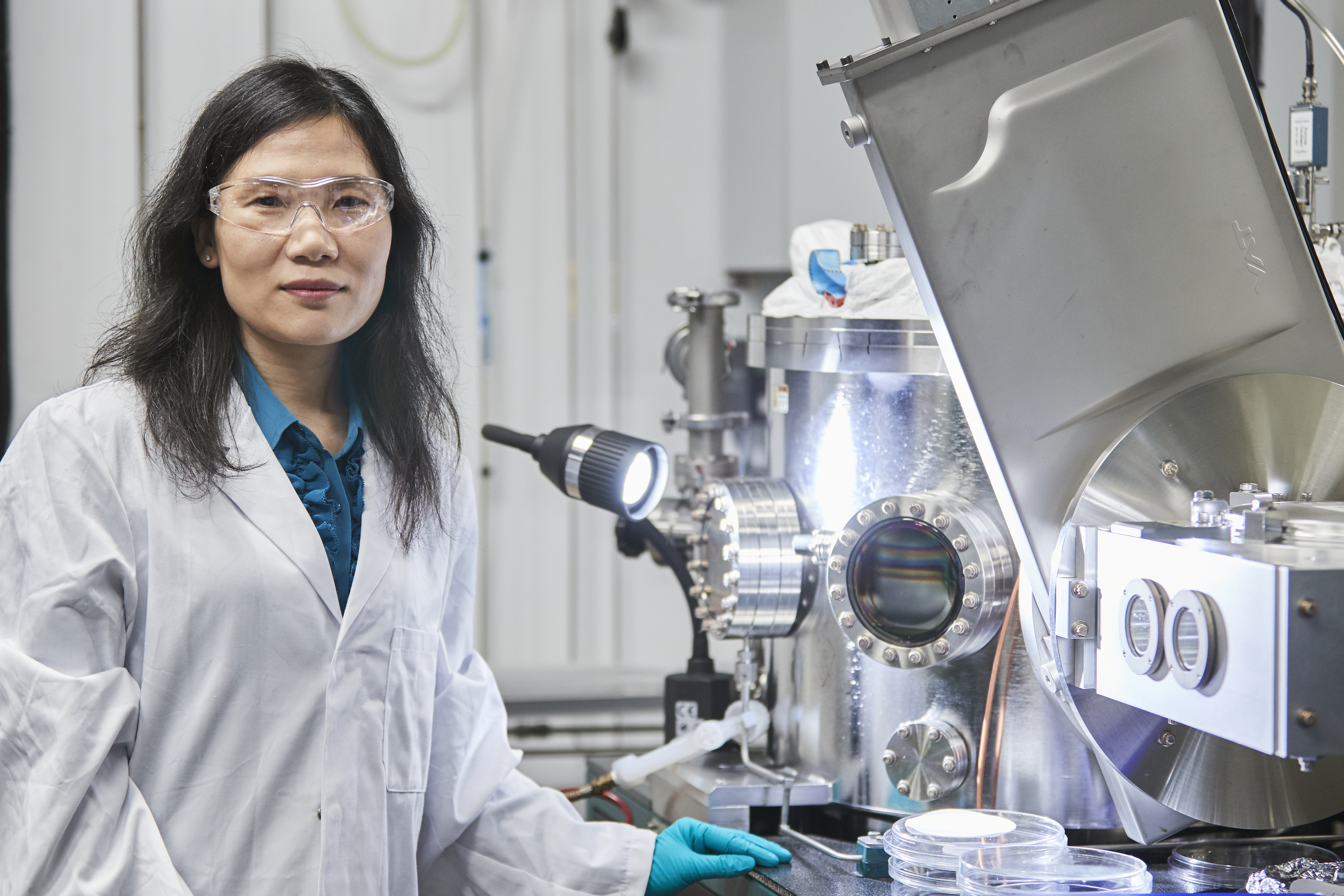 Engineers set efficiency world record for emerging solar cell material