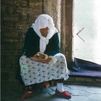 Uzbek woman samanid mosoleum