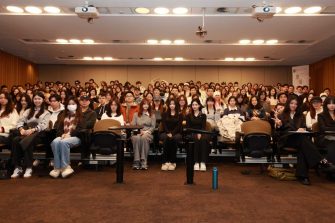 A group of students who are part of UNSW's Chinese Student Association (CSA)