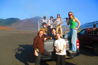 UNSW student India Troughton with Vanuatu locals and her colleagues on the Vanuatu New Colombo Plan trip in 2025