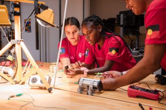 Students and staff taking part in the UNSW Engineering Indigenous Australian Engineering School program.