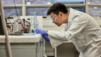 MME researchers in the lab