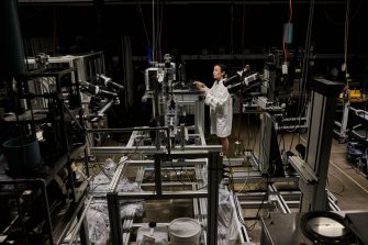 MME researchers in the lab