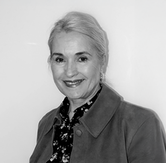 Lynn Chenoweth Headshot