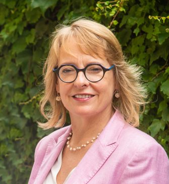 Headshot Sandy Middleton