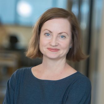 Headshot of Mandy Ballinger