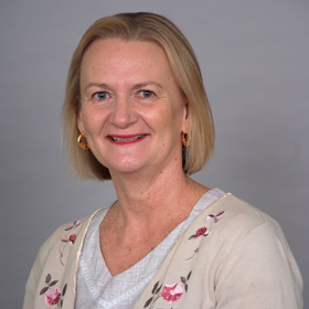 Lucinda Burns headshot