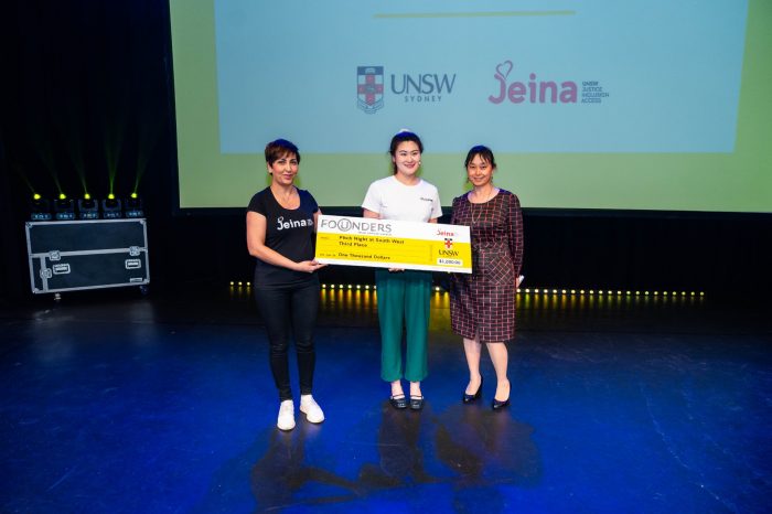 JEINA Co-founder Dr Parisa Glass (left) and Deputy Director Research, SWSLHD Professor Josephine Chow (right) presenting the third prize award to Hello Again Solar.
