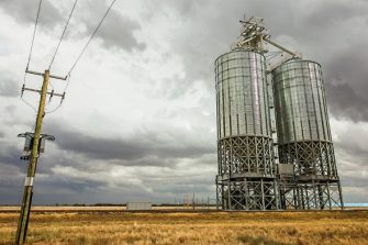 Grain silos in grassland outside Dubbo, part of NSW's Central-West Orana region