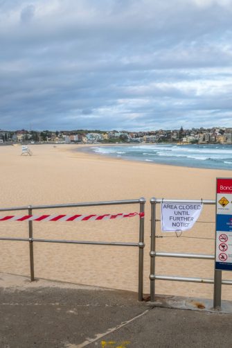 Covid 19,  Bondi Beach closed after crowds ignore virus warnings, Bondi Beach Australia