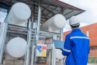 Adding helium to a mri scanner