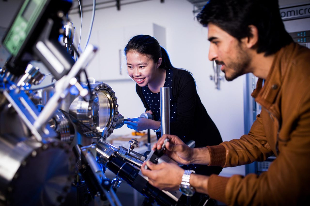 Two students in UNSW quantum STM lab