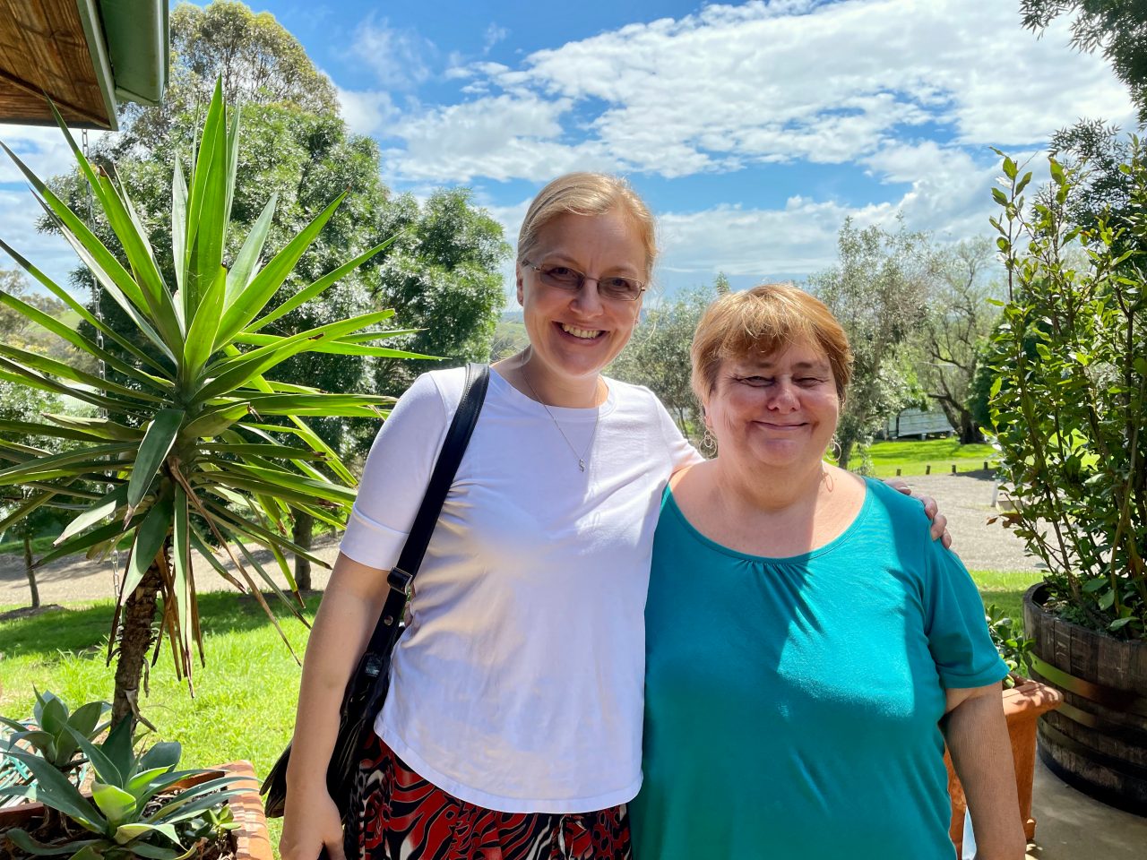 Julie Loblinzk and Iva Strnadová meeting to conduct research during the pandemic 2021