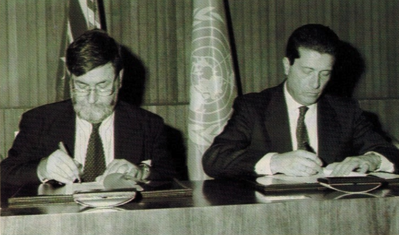 Signing the UNESCO agreement in Paris on the 30th of October 1992