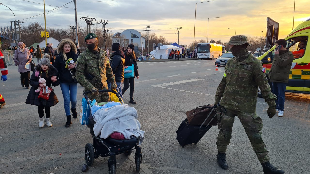Slovakian security police help people fleeing the conflict in Ukraine who arrive at the Vysné Nemecke border crossing. Officers direct new arrivals to an assistance point where they can be allocated accommodation and receive help. The crossing is the largest on Slovakia’s 100-km border with Ukraine. ; Fewer people are arriving in Slovakia but the government is maintaining an open and welcoming policy towards refugees and has changed the law to speed up asylum procedures. Local communities are providing food and hygiene items, offers of free transport and accommodation. Local municipalities and villages are also creating temporary shelters for refugees.
