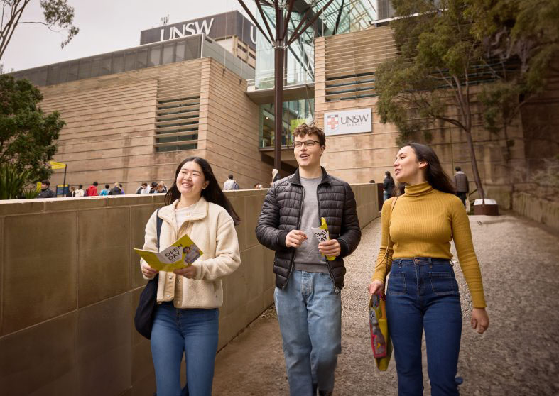 Photo of prospective UNSW students strolling the campus during Open Day